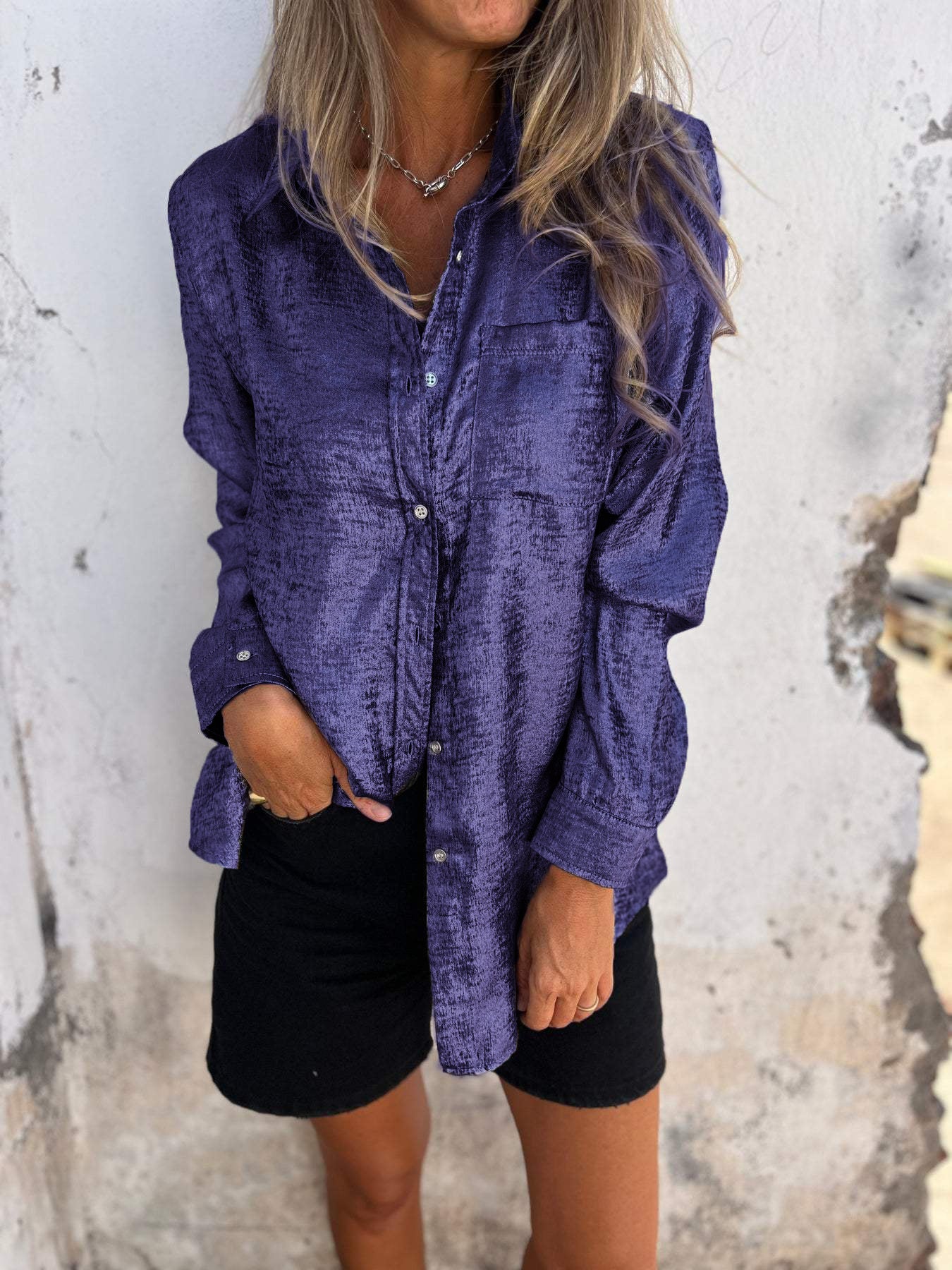 Blusa metálica de mujer con cuello