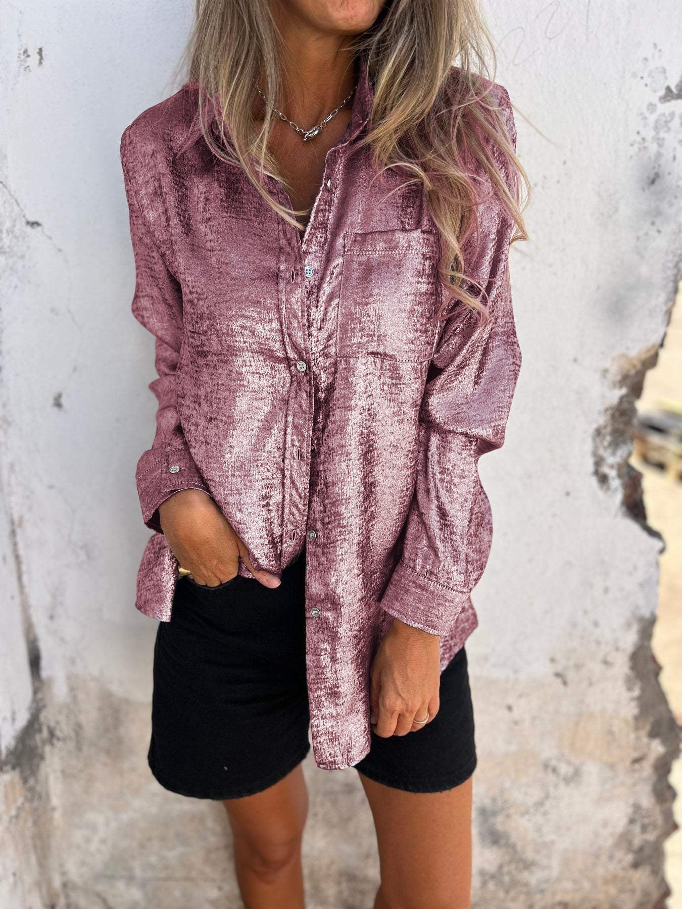 Blusa metálica de mujer con cuello