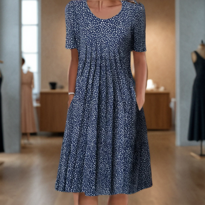 Vestido ancho con cuello redondo, manga tres cuartos y estampado