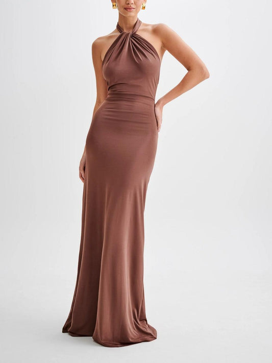 Vestido largo de cuello halterneck con estilo elegante para ocasiones especiales