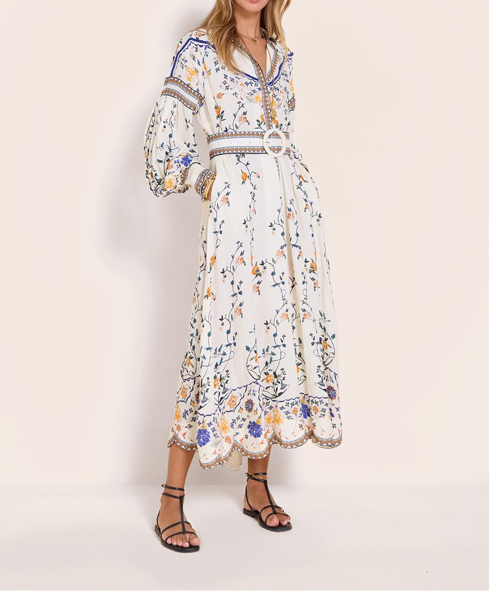 Vestido largo con mangas largas y un delicado estampado inspirado en la naturaleza