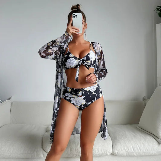 Elegante bikini de verano de talle alto con estampado floral