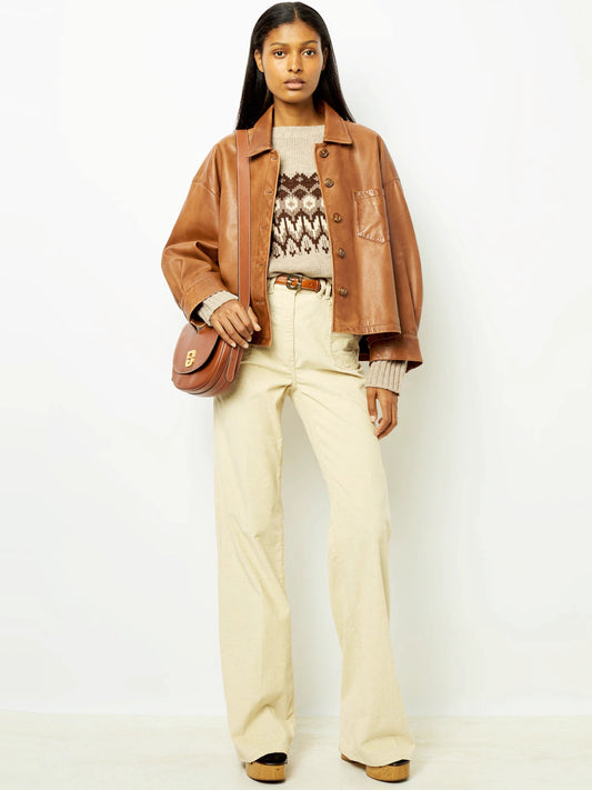 Elegante chaqueta de mujer: la elección perfecta para los paseos otoñales