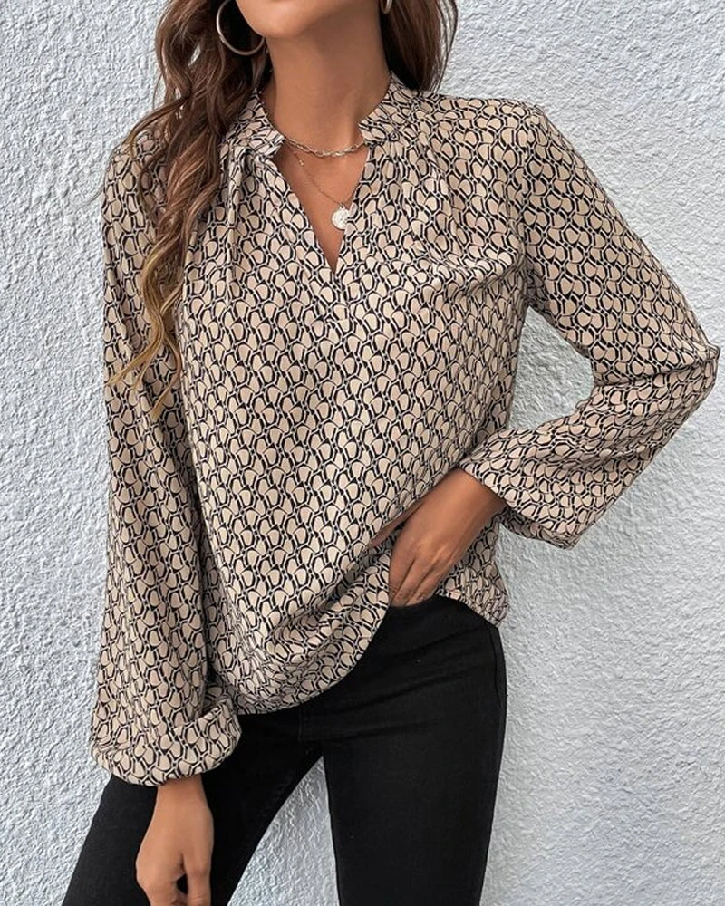 Blusa informal con cuello en V y estampado