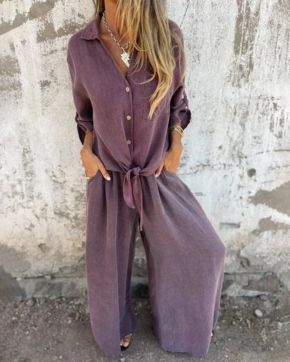 Elegante conjunto de verano para mujer con pantalones anchos y blusa abotonada de manga larga