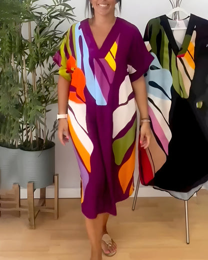 Vestido casual con llamativo motivo de hojas, ideal para llevar a diario.