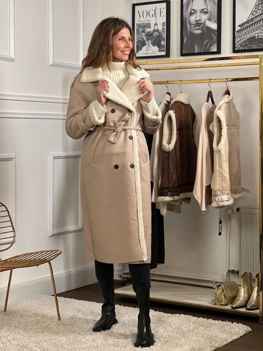 Lujoso abrigo largo de shearling vegano para mujer
