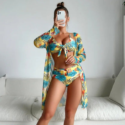 Elegante bikini de verano de talle alto con estampado floral