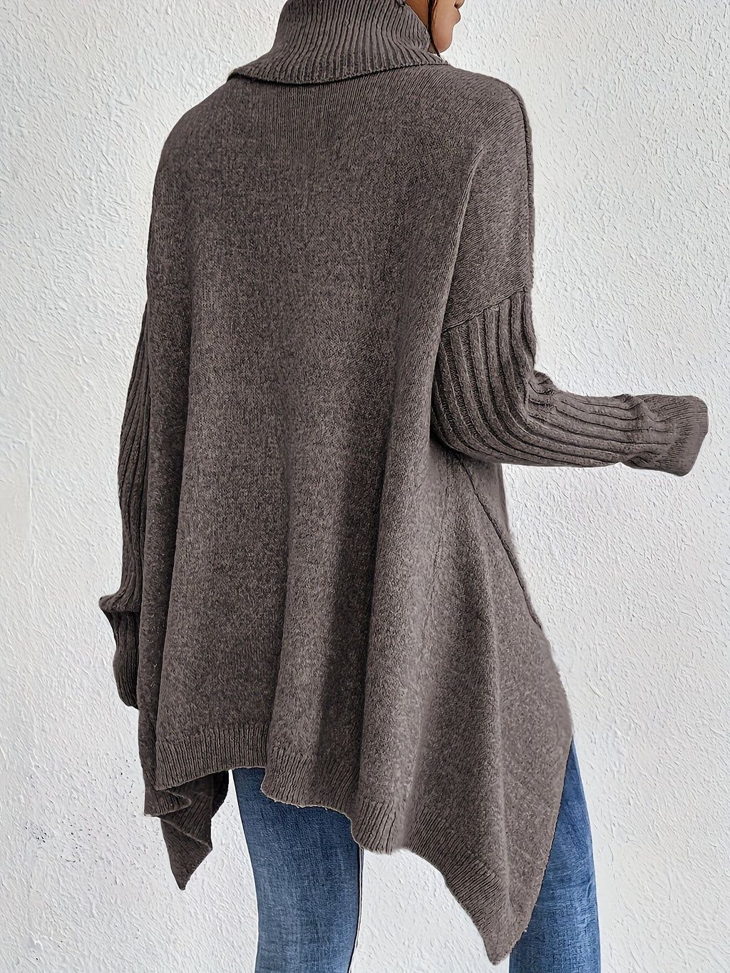 Damski Sweter Oversize z Golfem Asymetryczny Dół
