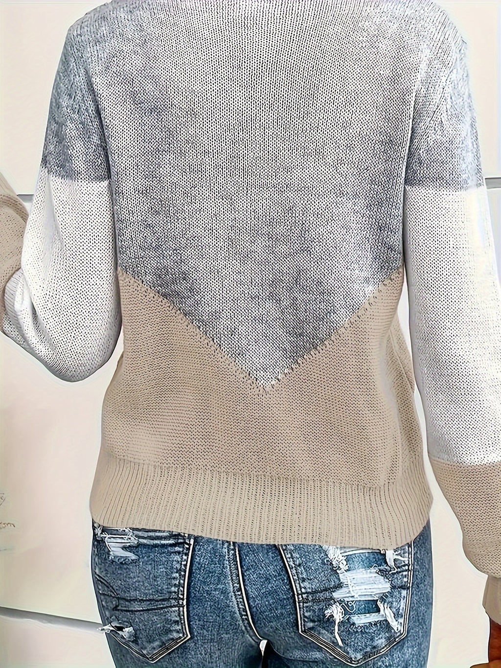 Damski Sweter Dzianinowy w Szewron Color Block Dekolt V