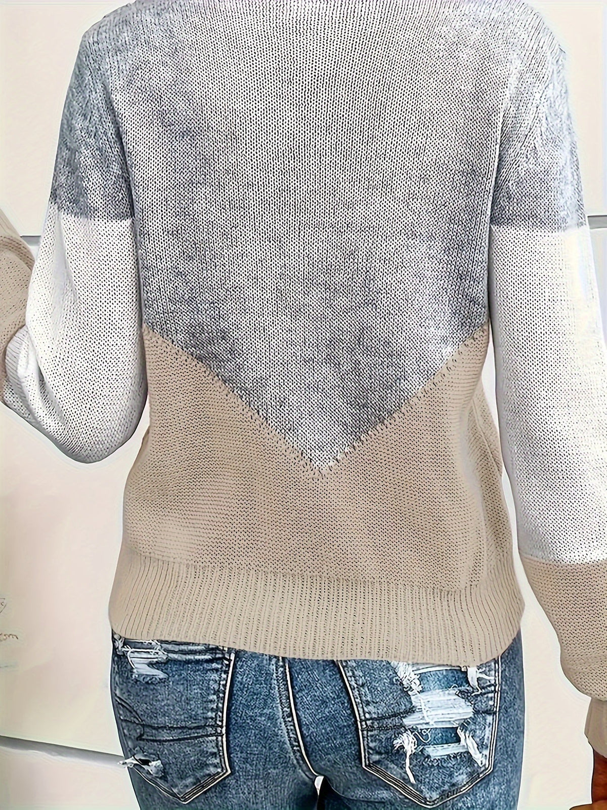 Damski Sweter Dzianinowy w Szewron Color Block Dekolt V