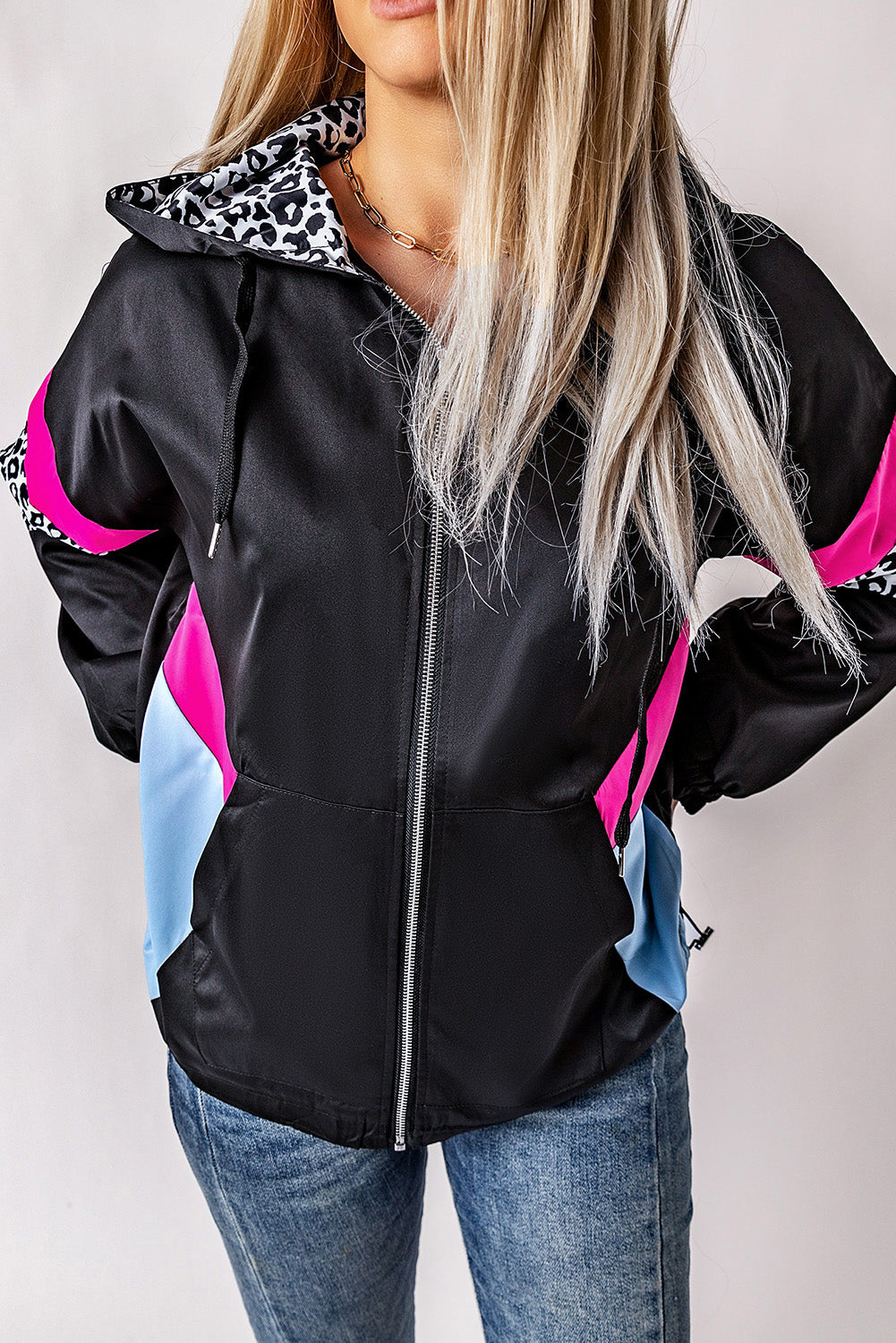 Jantine | Chaqueta con capucha de leopardo rosa y negro