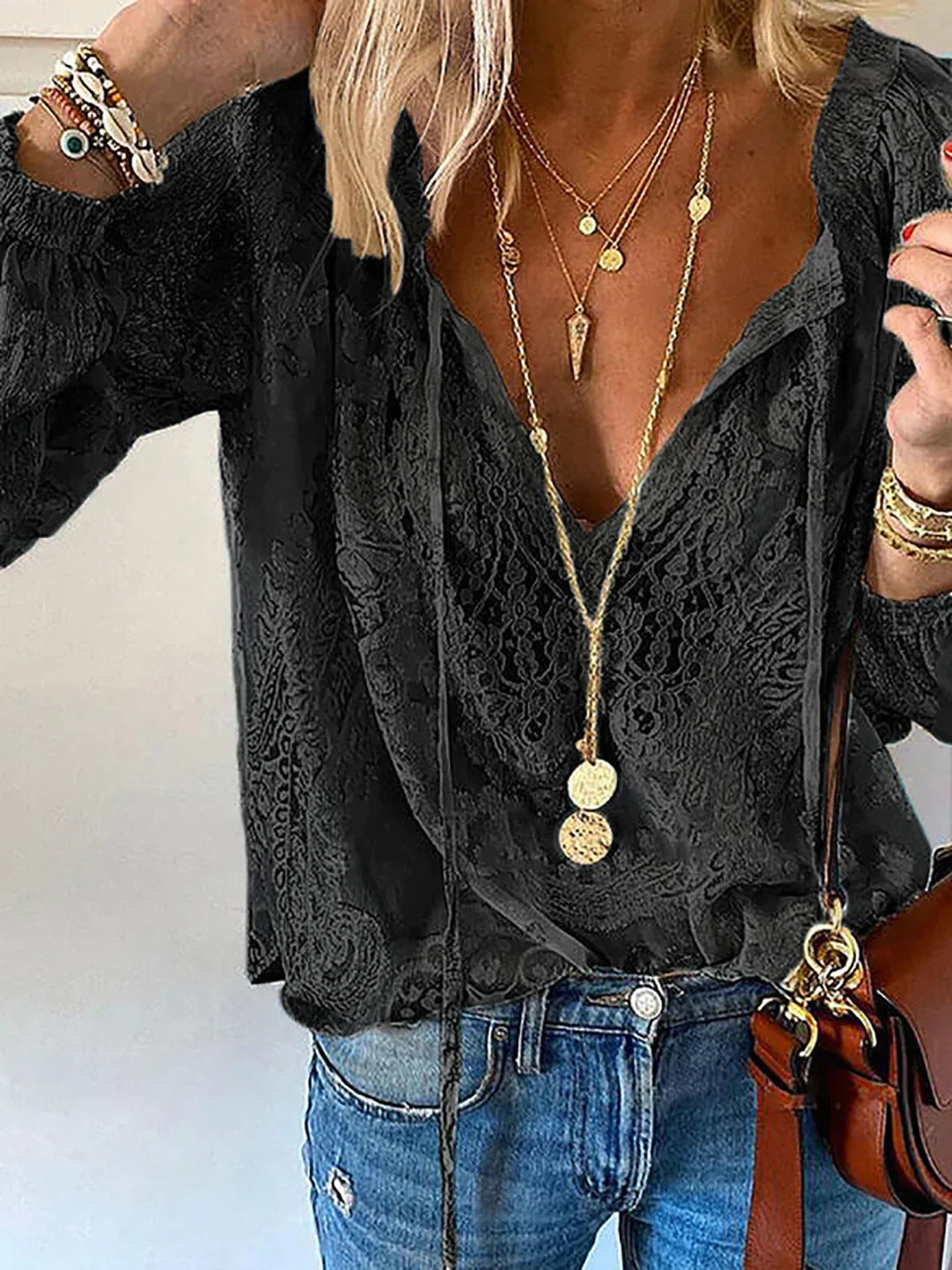 Raya - blusa de gasa y encaje con cuello de pico