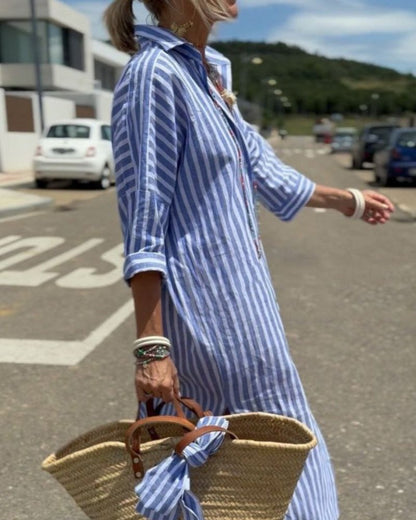Vestido camisero clásico con elegante lazada