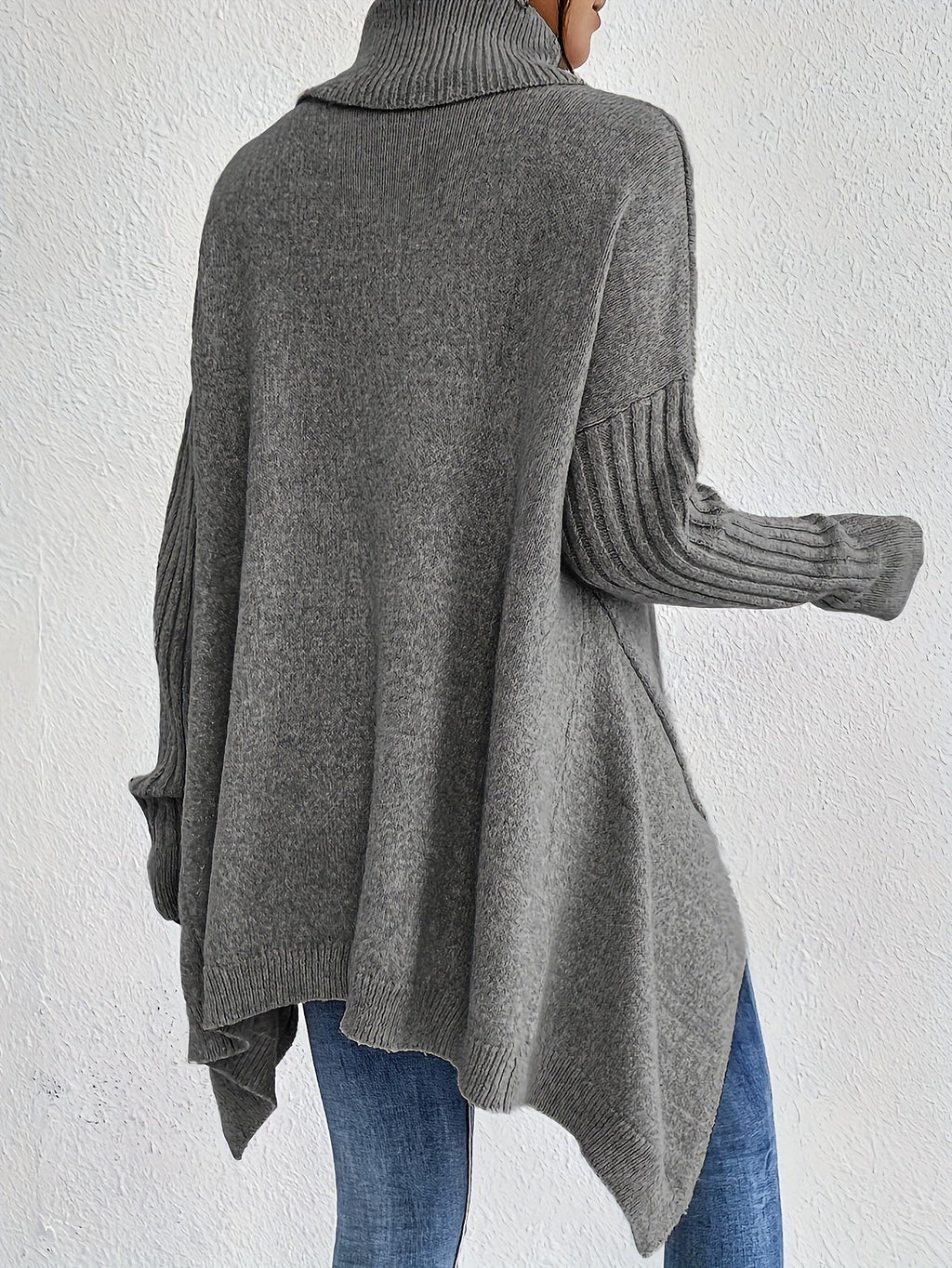 Damski Sweter Oversize z Golfem Asymetryczny Dół