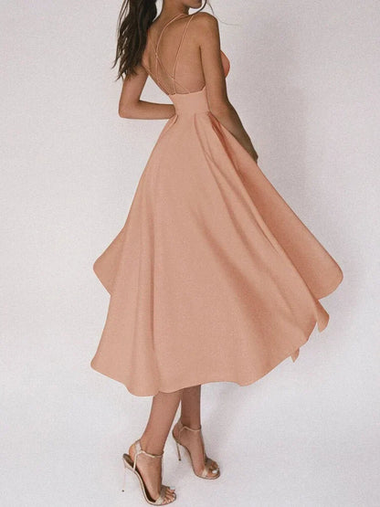 Elegante vestido strapless con escote en V