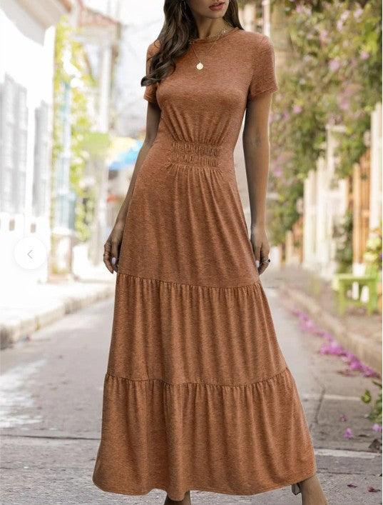 Vestido acampanado grande con mangas cortas y escote redondo