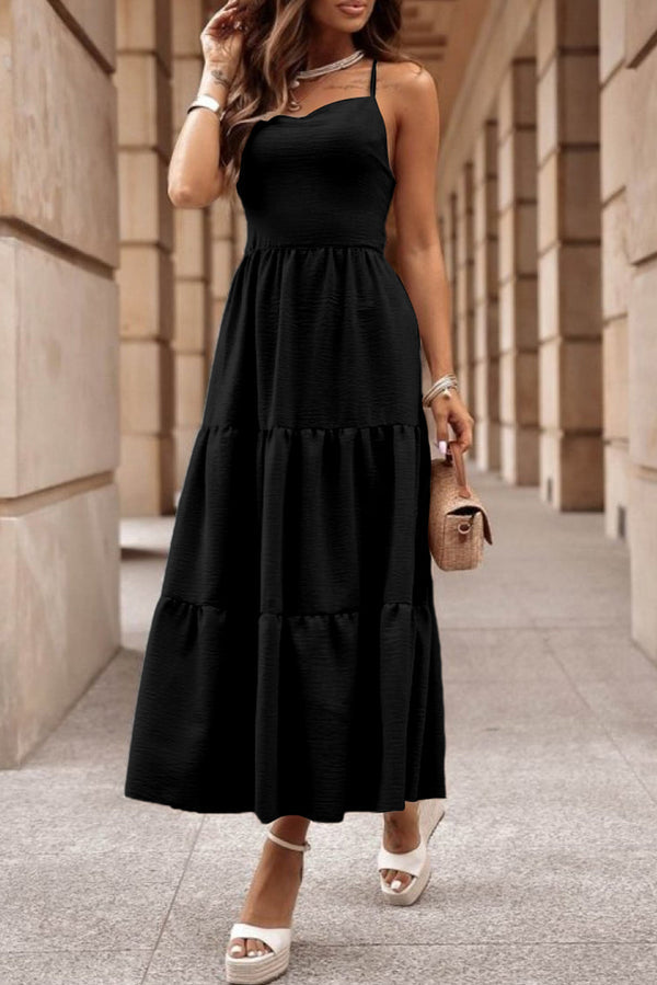 Vestido con múltiples capas y tirantes cruzados