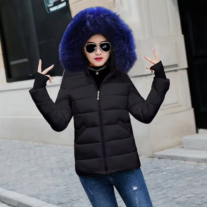 Chaqueta con capucha y forro de piel