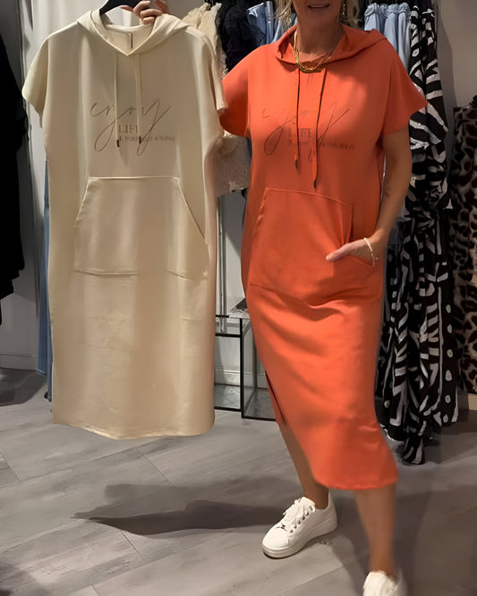 Vestido cruzado con capucha