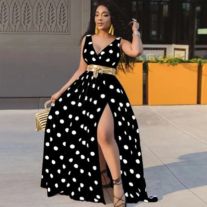 Vestido con escote profundo y espalda abierta con lunares dorados