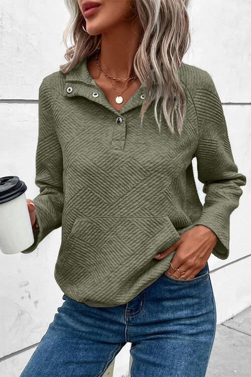 Elegante jersey que destaca por su discreta sencillez