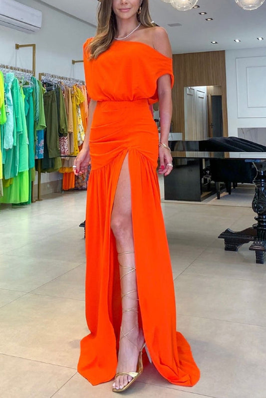 Elegante vestido largo con volantes y diseño asimétrico con un hombro