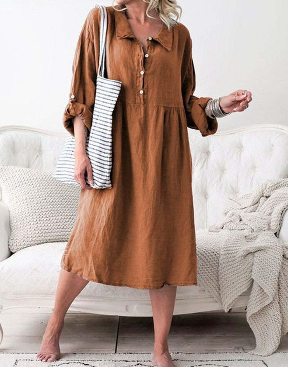Vestido básico de tela con botones y cuello camisero de manga larga
