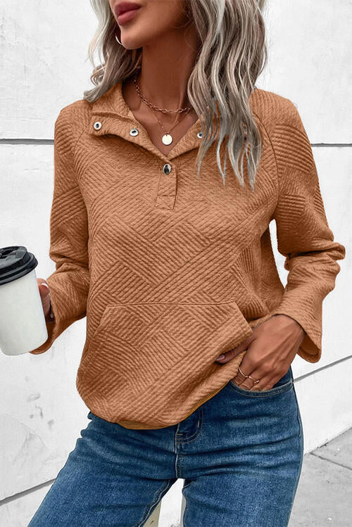 Elegante jersey que destaca por su discreta sencillez