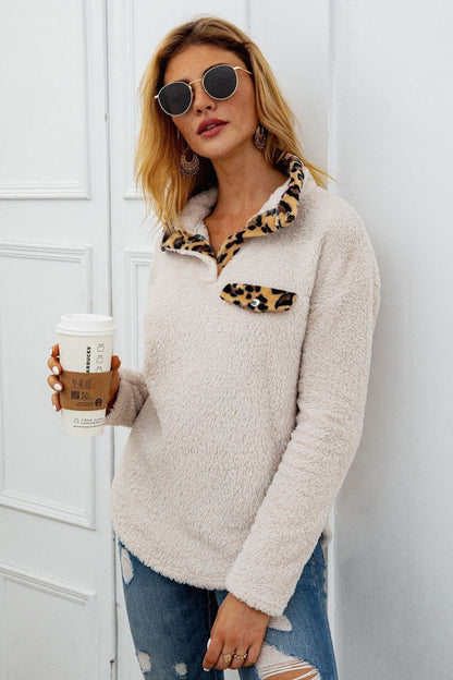 Jersey de felpa con botones de leopardo para señora
