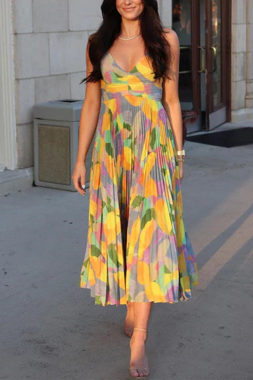 Vestido estampado con pliegues y escote en V