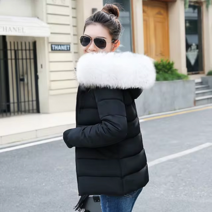 Chaqueta con capucha y forro de piel