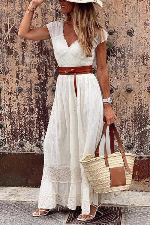 Maxi vestido con mangas cortas, encaje y escote en V
