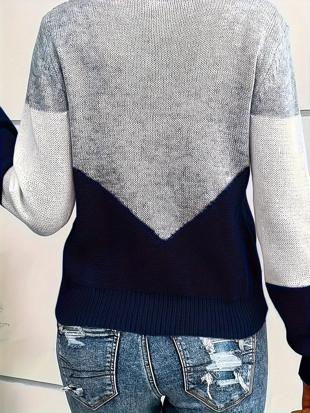 Damski Sweter Dzianinowy w Szewron Color Block Dekolt V