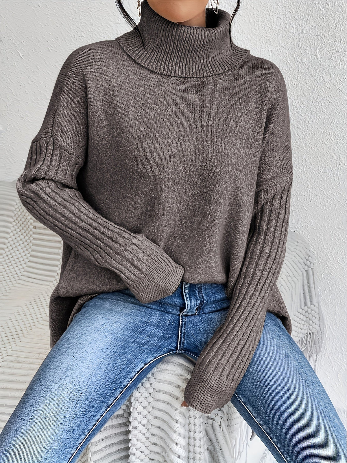 Damski Sweter Oversize z Golfem Asymetryczny Dół