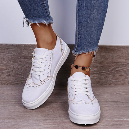 Elegantes zapatillas con cordones y suela plana