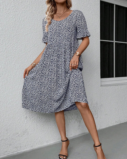 Elegante vestido corto de manga corta con delicado estampado floral