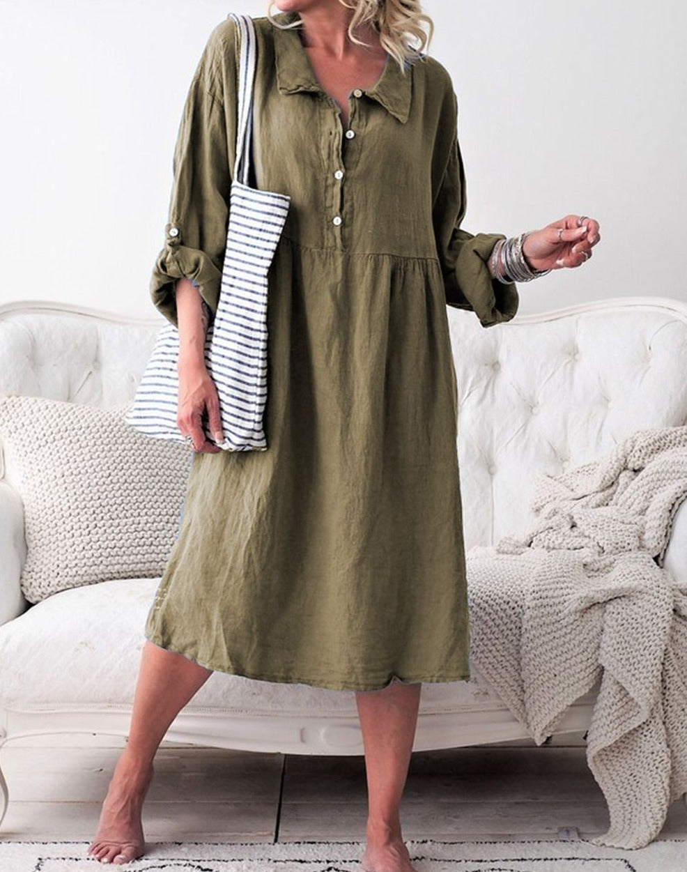 Vestido básico de tela con botones y cuello camisero de manga larga