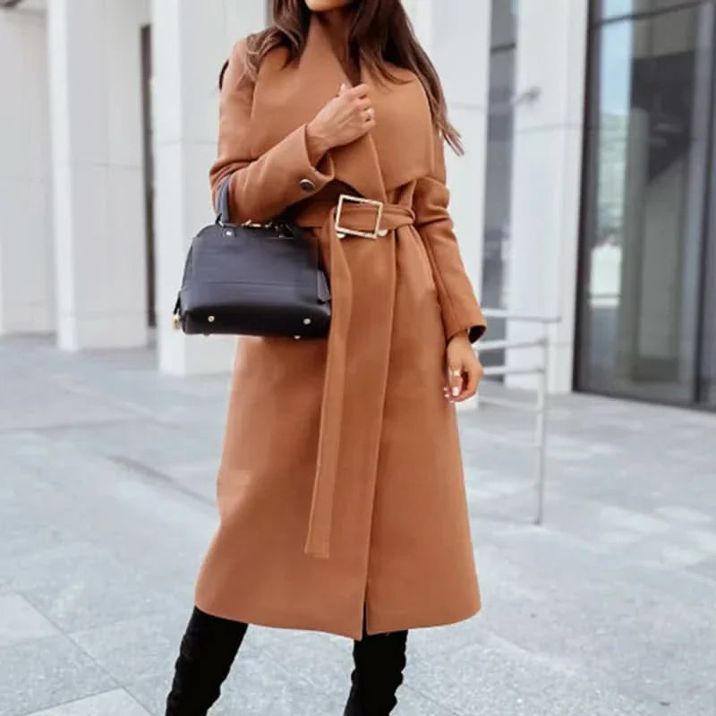 Elegante abrigo largo para mujer de corte clásico