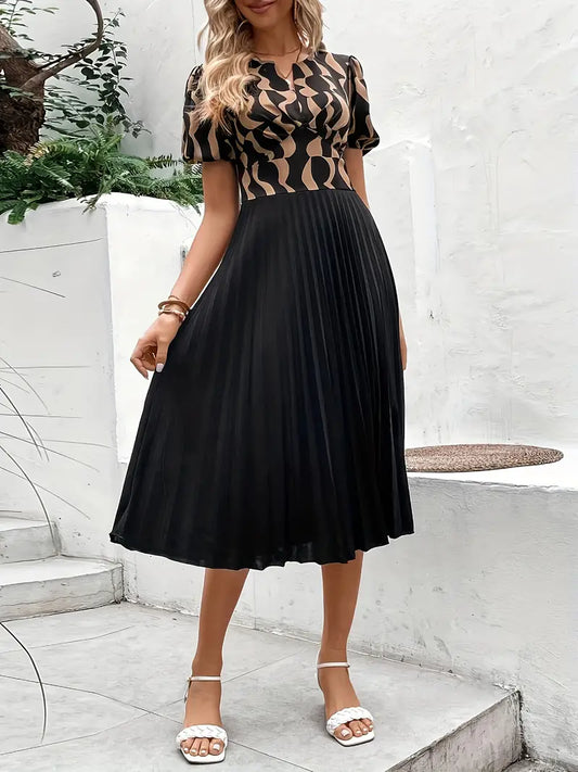 vestido de verano con mangas cortas y pliegues