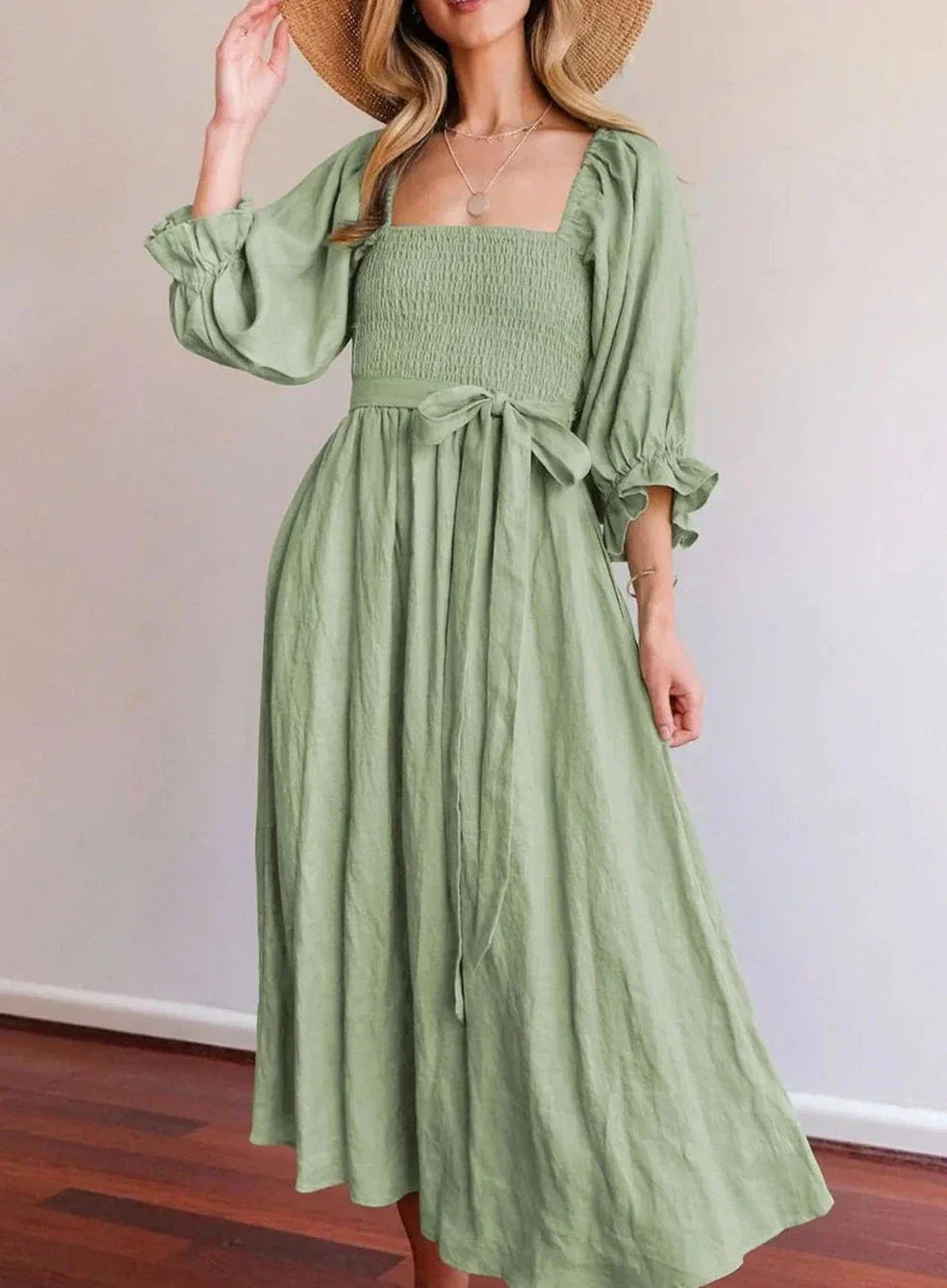 Elegantes vestidos de línea A con escote cuadrado y volantes fijos