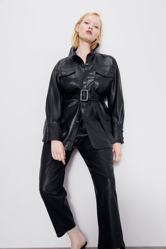 Chaqueta casual de cuero vegano de longitud media con cinturón para mujer | Perfecta para días informales