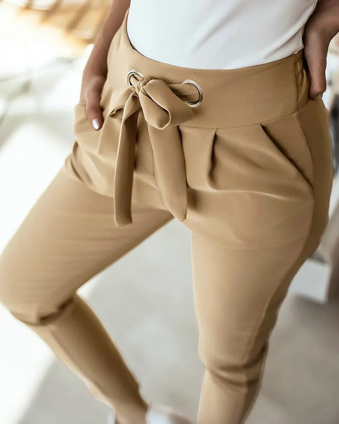Lisa | Pantalones de cintura alta con detalle de lazo | Elegantes y prácticos | Tejido elástico