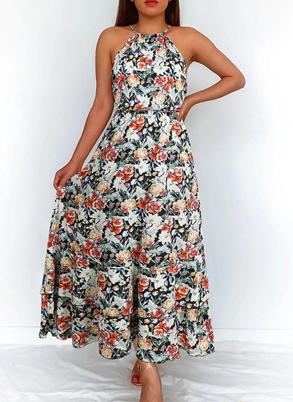 Vestidos de falda halter con una elegante combinación floral