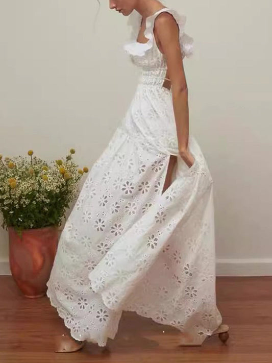 Vestido largo con espalda abierta, detalles expuestos y abertura en el lateral