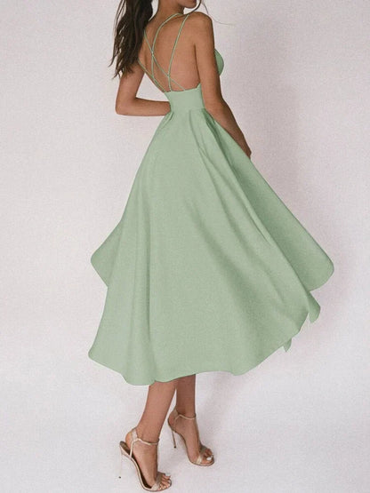 Elegante vestido strapless con escote en V