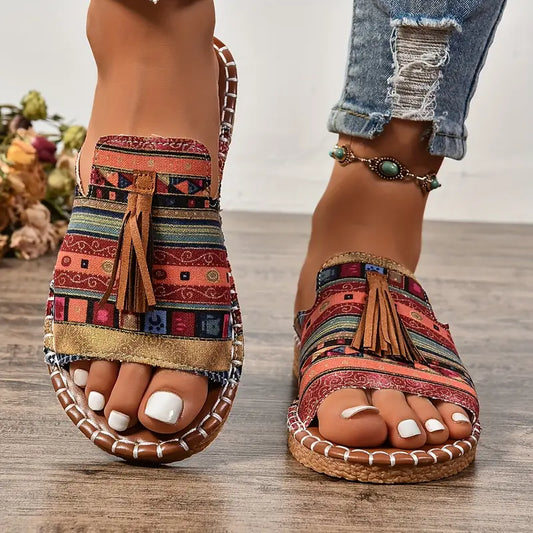 Vanessa® | Sandalias planas de estilo étnico con detalle de borlas