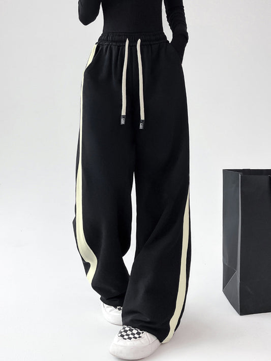 Pantalón de chándal de pernera ancha con cordón y ribete de contraste