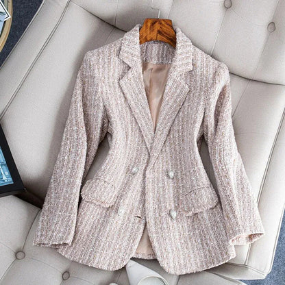 Elegante chaqueta de invierno con escote en pico y botones de fantasía para llevar a diario