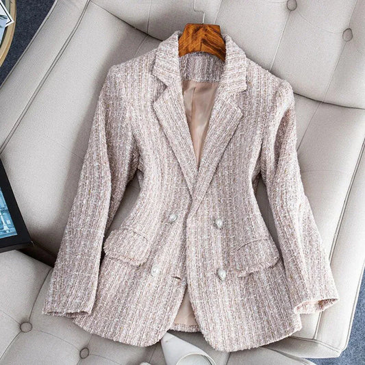 Elegante chaqueta de invierno con escote en pico y botones de fantasía para llevar a diario